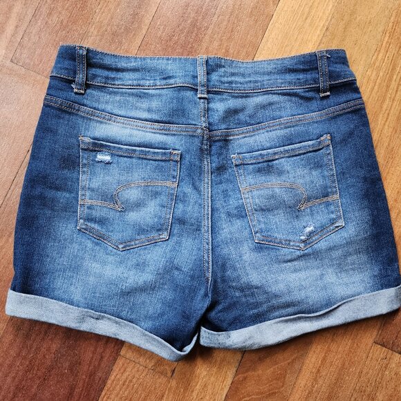 Time And Tru Mid-Rise Rolled Ripped Shorts Size 8 - Picture 9 of 11
